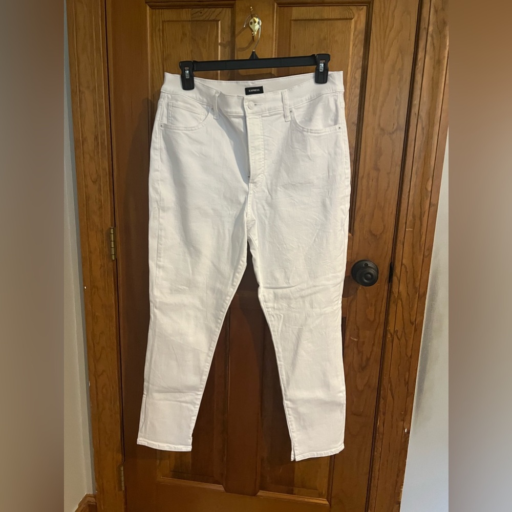 Express cropped white jeans. Size 14